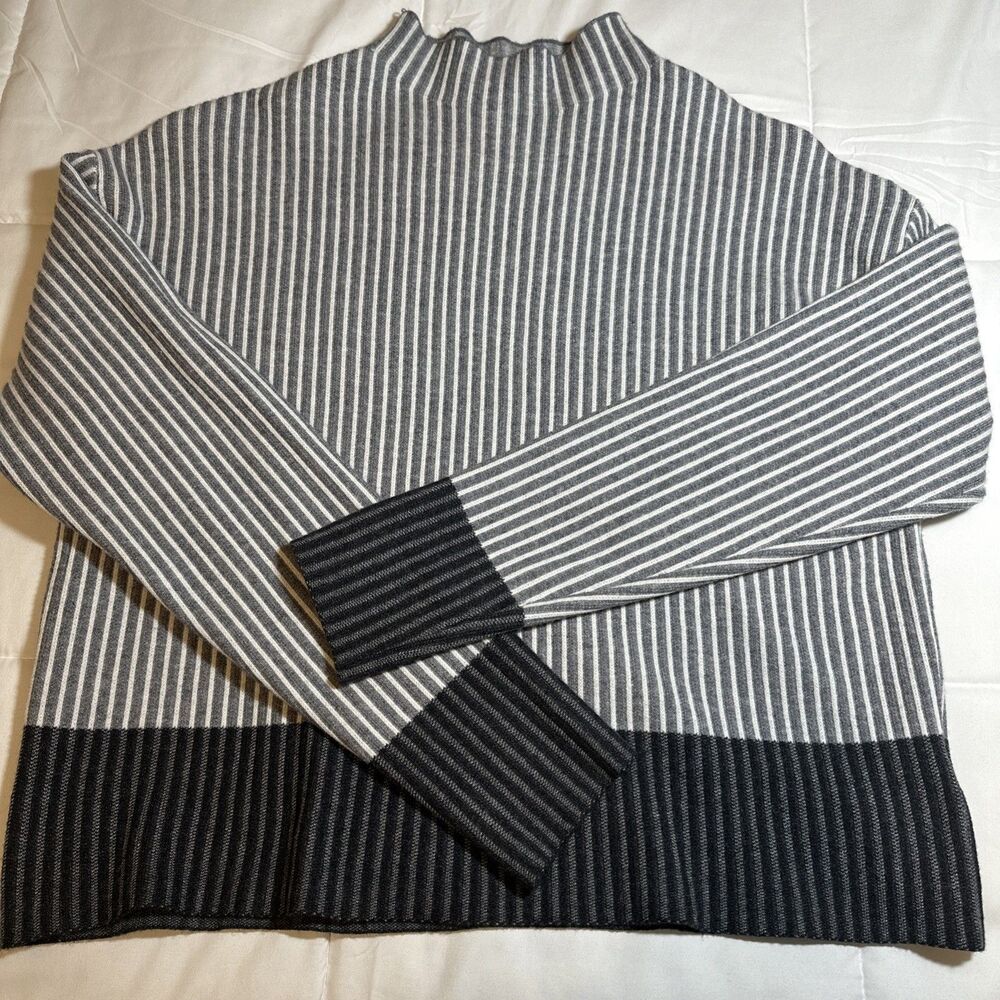 Tahari Sweater Womens L Gray White Striped Mock Neck Boxy Cropped Nautical